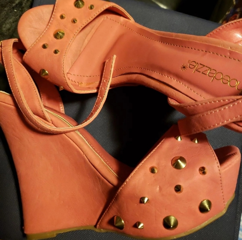 Shoedazzle Coral Studded Wedges Sandals
